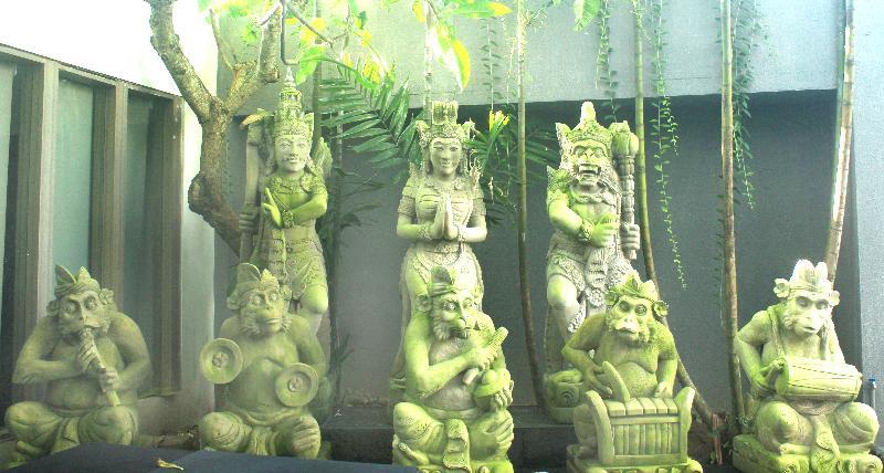 Kyriad Royal Seminyak Buitenkant foto