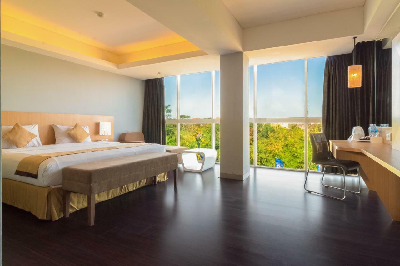 Kyriad Royal Seminyak Buitenkant foto