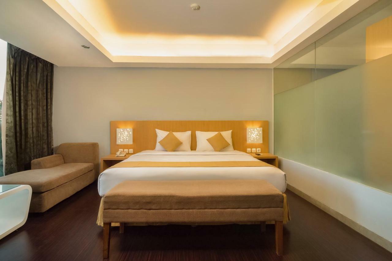 Kyriad Royal Seminyak Buitenkant foto