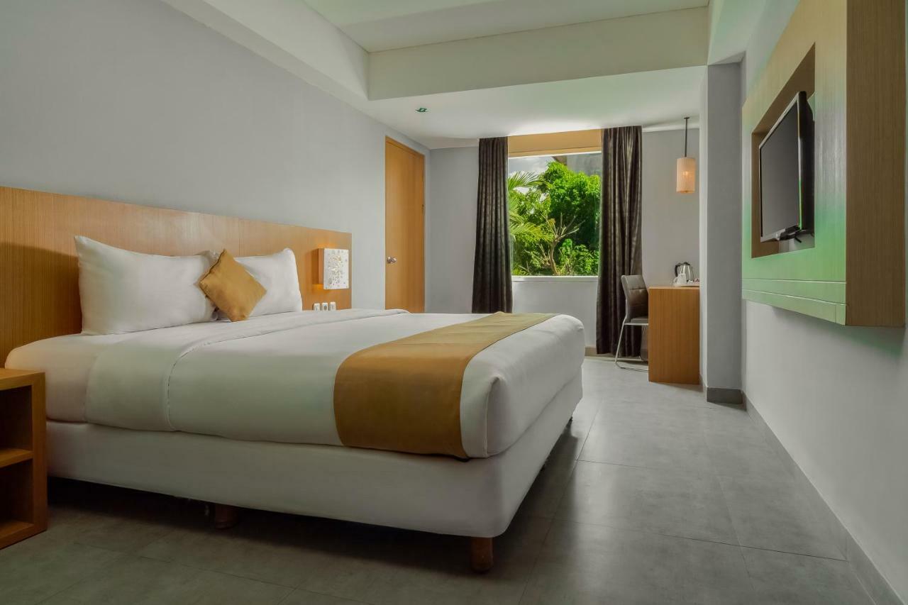 Kyriad Royal Seminyak Buitenkant foto