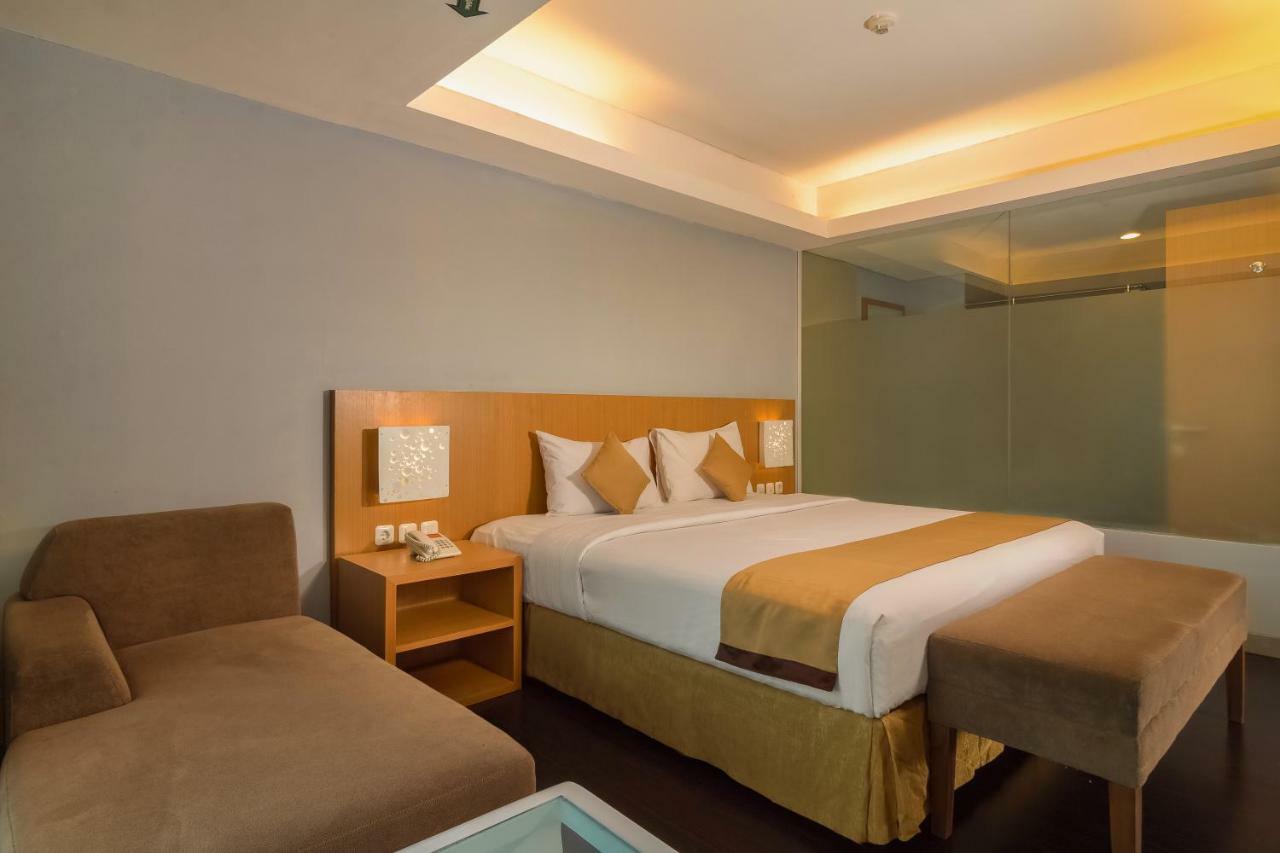 Kyriad Royal Seminyak Buitenkant foto